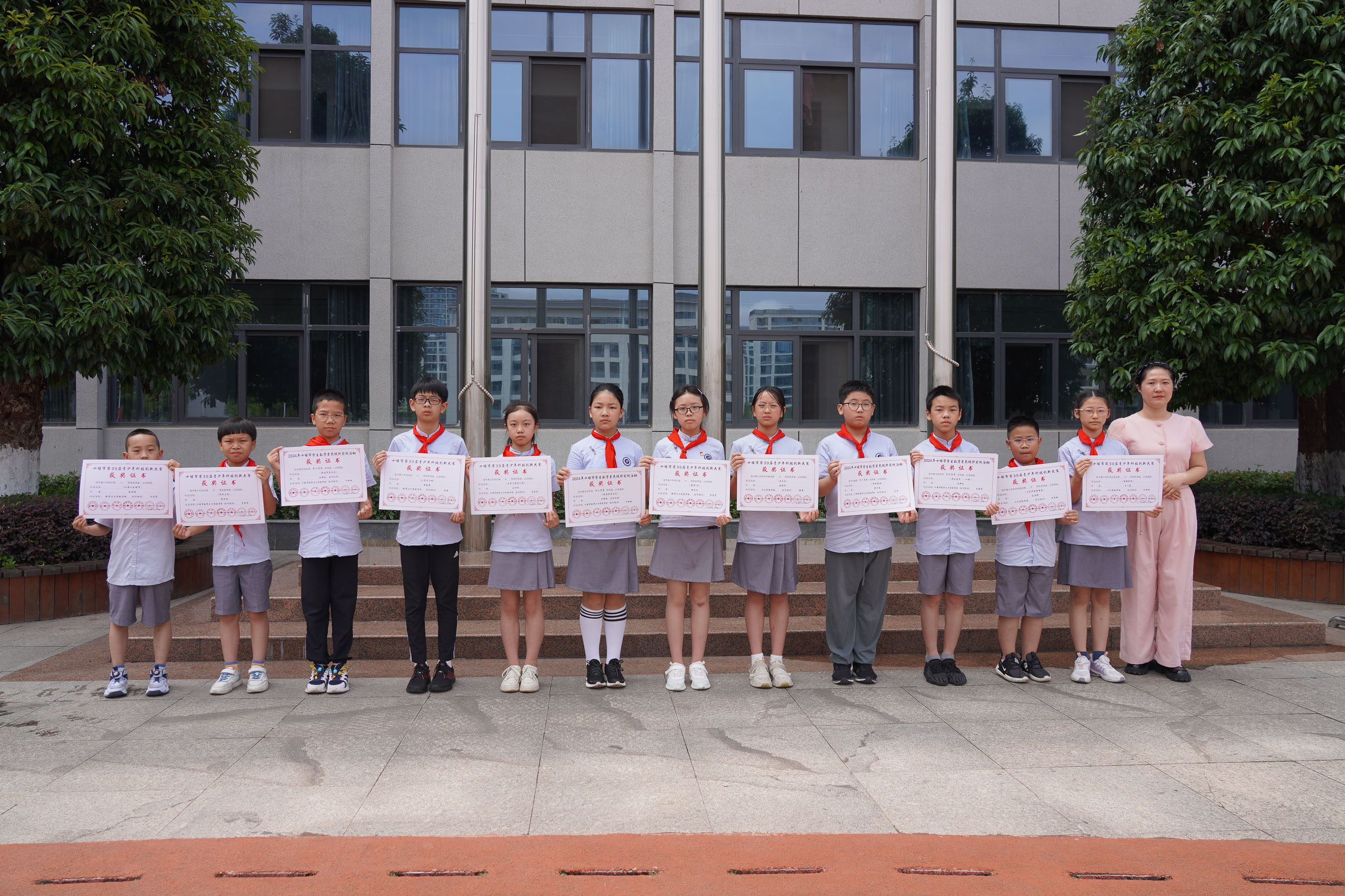 熱烈祝賀漢江實驗學(xué)校14位學(xué)生在十堰市第39屆青少年科技創(chuàng)新大賽中斬獲佳績