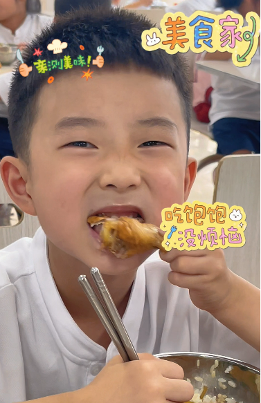 膳美漢食 |一（1）班家長(zhǎng)吳迪到校陪餐