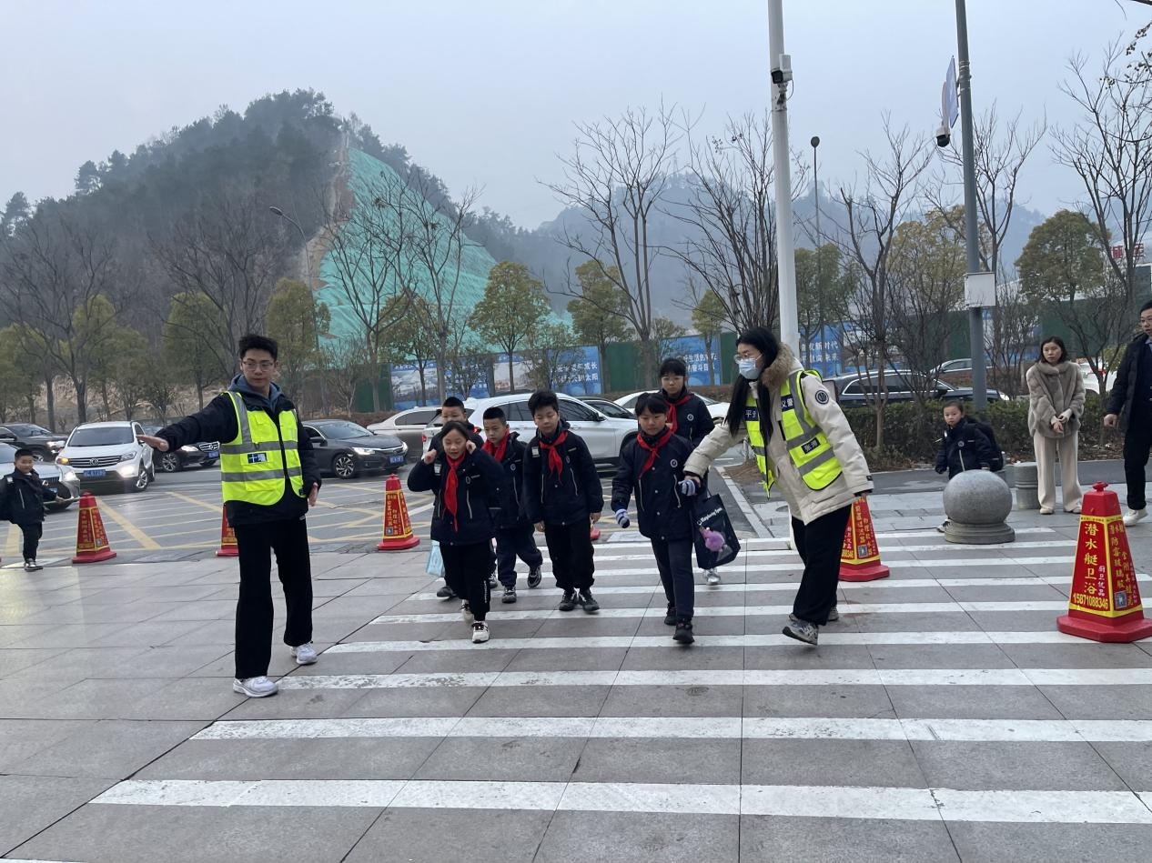 開學(xué)安全新啟程 平安守護傳溫情 | 漢江實驗學(xué)校安全主題系列活動紀實
