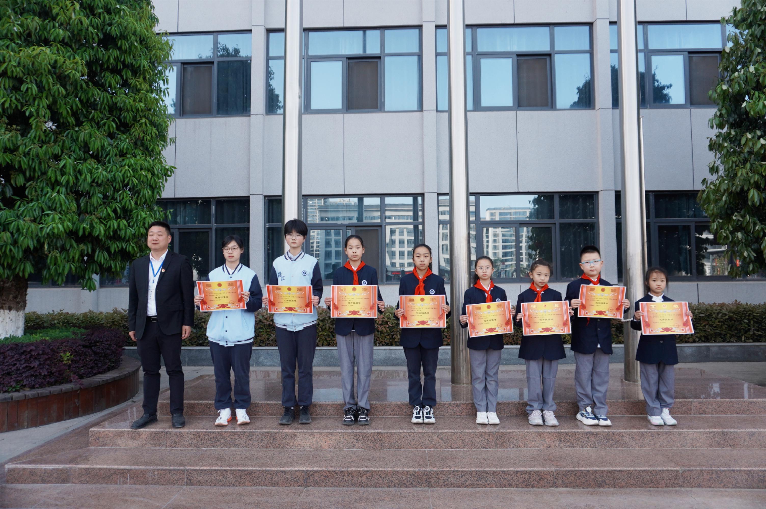 【榮譽(yù)時(shí)刻】4月第二周優(yōu)秀班集體