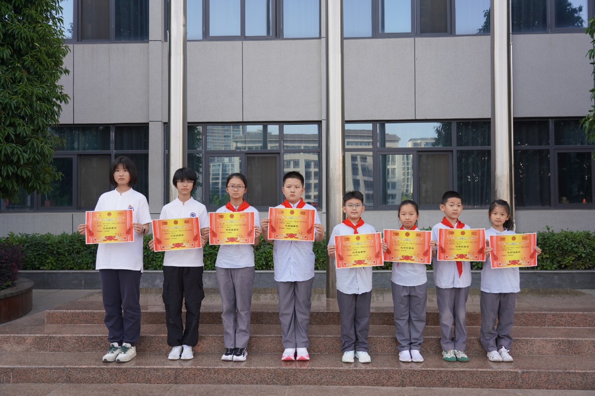 【榮譽(yù)時(shí)刻】5月第二周優(yōu)秀班集體
