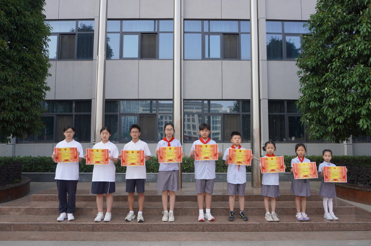 【榮譽(yù)時(shí)刻】5月第四周優(yōu)秀班集體